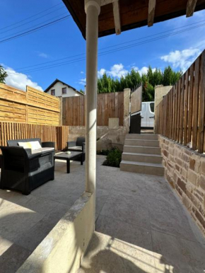 Studio -sans cuisine -avec terrasse et entrée indépendantes a 25 min de Paris